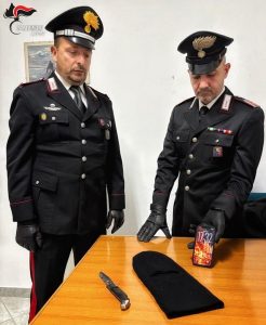 Appello sui social per un'adunata in centro: denunciato un minore, sequestrati passamontagna e coltello - Corriere Salentino