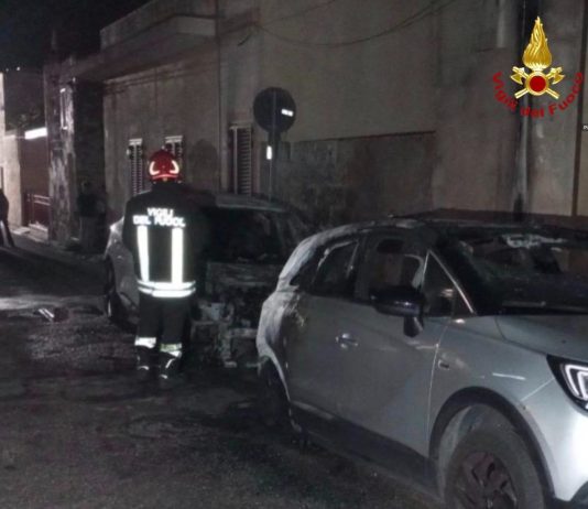 Auto in fiamme a Montesardo: rogo distrugge una vettura e ne danneggia una seconda