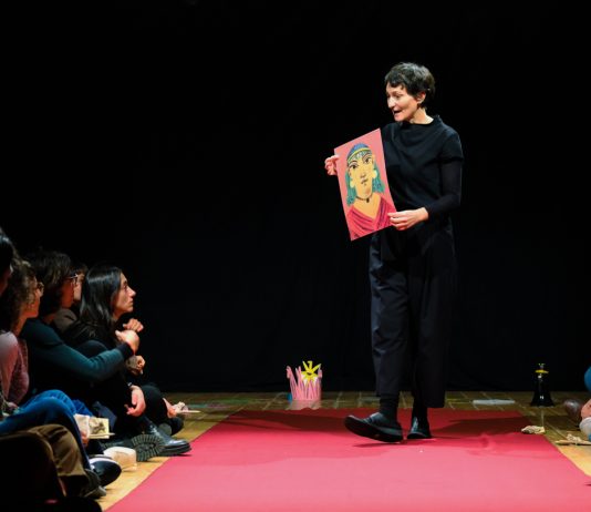 Le fiabe escono dal teatro, la democrazia sale sul palco: spettacolo nella natura per bambini e Teatro partecipativo per adulti sul mito di Antigone