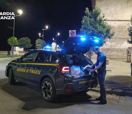 Scoperti 3 depositi di merce contraffatta e denunciati dalla Finanza 31 soggetti