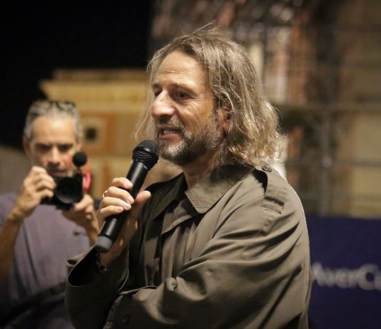 Venerdì 30 ottobre “Artisti barboni per un giorno – Barbonaggio Teatrale Collettivo” in piazza Sant’Oronzo