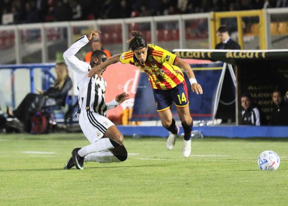 Il Lecce regala un tempo e la Juve lo punisce, ripresa arrembante ma il gol non arriva: 0 a 2 - Corriere Salentino