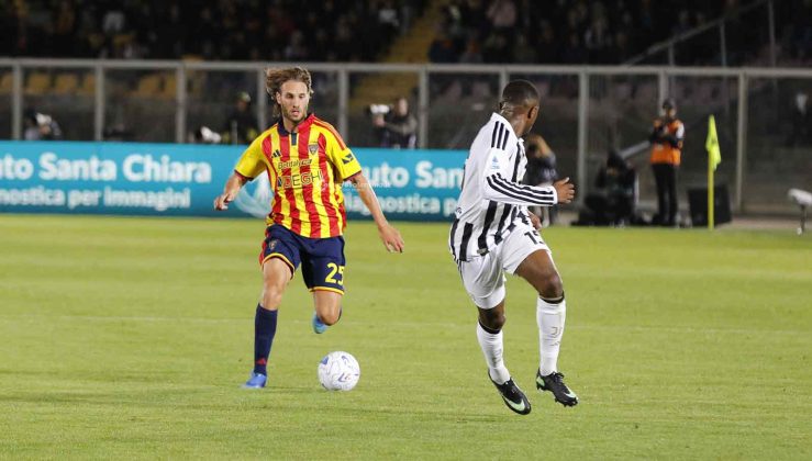 Il Lecce regala un tempo e la Juve lo punisce, ripresa arrembante ma il gol non arriva: 0 a 2 - Corriere Salentino