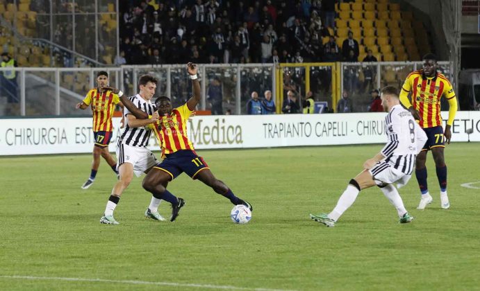 Il Lecce regala un tempo e la Juve lo punisce, ripresa arrembante ma il gol non arriva: 0 a 2 - Corriere Salentino