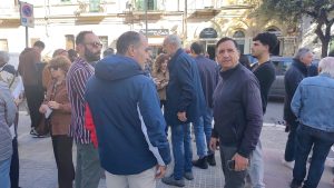 Strisce blu, sit-in a San Pio. Lecce Città Pubblica: “Ritirate la delibera”. De Matteis: “Una tassa sulla periferia” - Corriere Salentino