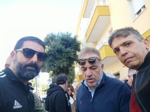 Strisce blu, sit-in a San Pio. Lecce Città Pubblica: “Ritirate la delibera”. De Matteis: “Una tassa sulla periferia” - Corriere Salentino