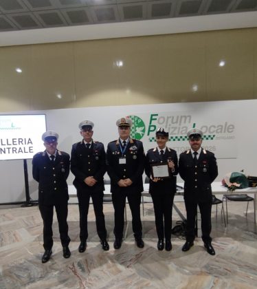 Eroi tra le fiamme, a Bergamo riconoscimento alla Polizia Locale neretina - Corriere Salentino