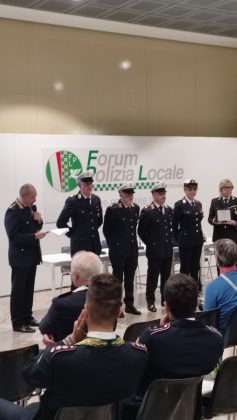 Eroi tra le fiamme, a Bergamo riconoscimento alla Polizia Locale neretina - Corriere Salentino