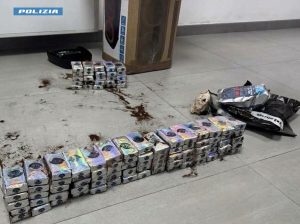 Droga spedita tramite corriere: 10 chili di hashish in un pacco, arrestato un 26enne tarantino - Corriere Salentino