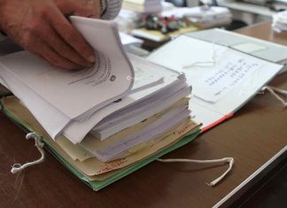 Il Ministero chiede indietro stipendi ingiustamente percepiti, ma c’era un errore: insegnante salentina vince ricorso