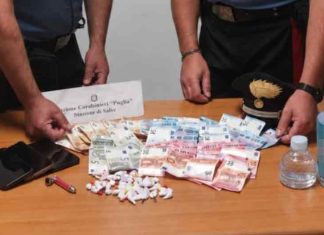 Contrasto allo spaccio nel Capo di Leuca: 50 dosi di cocaina nascoste nella bottiglietta, due arresti