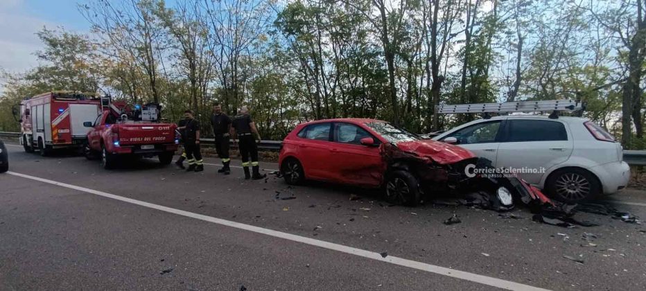 Scontro tra tre auto sulla statale 274 all'altezza di Taviano: tre feriti e traffico in tilt - Corriere Salentino