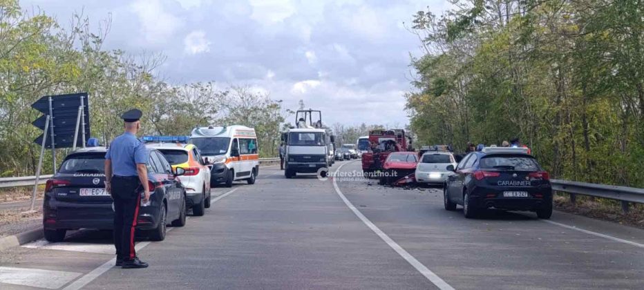 Scontro tra tre auto sulla statale 274 all'altezza di Taviano: tre feriti e traffico in tilt - Corriere Salentino