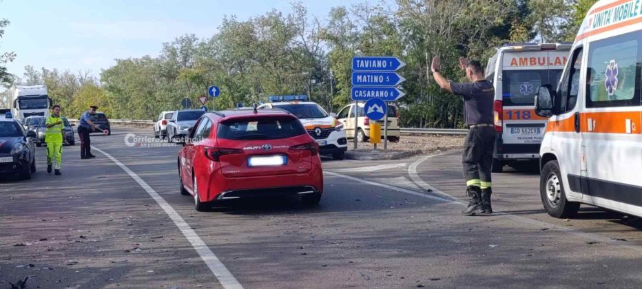 Scontro tra tre auto sulla statale 274 all'altezza di Taviano: tre feriti e traffico in tilt - Corriere Salentino