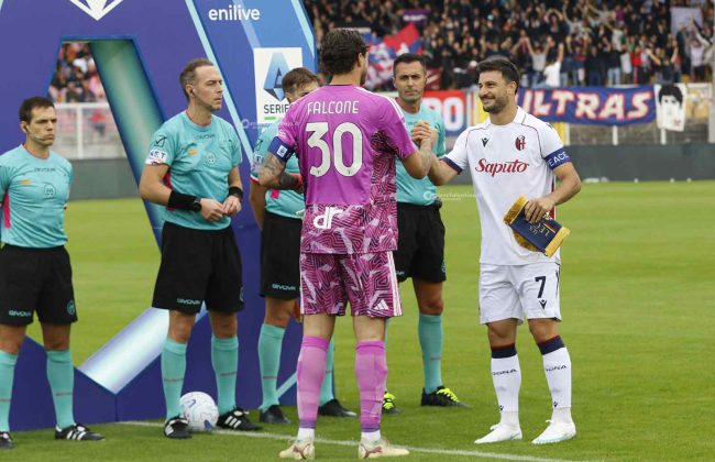 Una prodezza di Orsolini sblocca il match, il Lecce la riacciuffa d’orgoglio ma non basta: contro il Bologna finisce 1 a 2 - Corriere Salentino