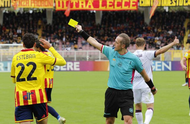 Una prodezza di Orsolini sblocca il match, il Lecce la riacciuffa d’orgoglio ma non basta: contro il Bologna finisce 1 a 2 - Corriere Salentino