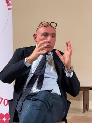 Oltre l'invisibilità dei campi: a Lecce "Mafia Caporale" con Leonardo Palmisano - Corriere Salentino