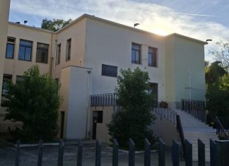 Scuola devastata nel fine settimana: sindaco dispone chiusura e sospensione delle lezioni