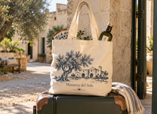 Shopper con logo, il ricordo del Salento che parte in valigia con i turisti