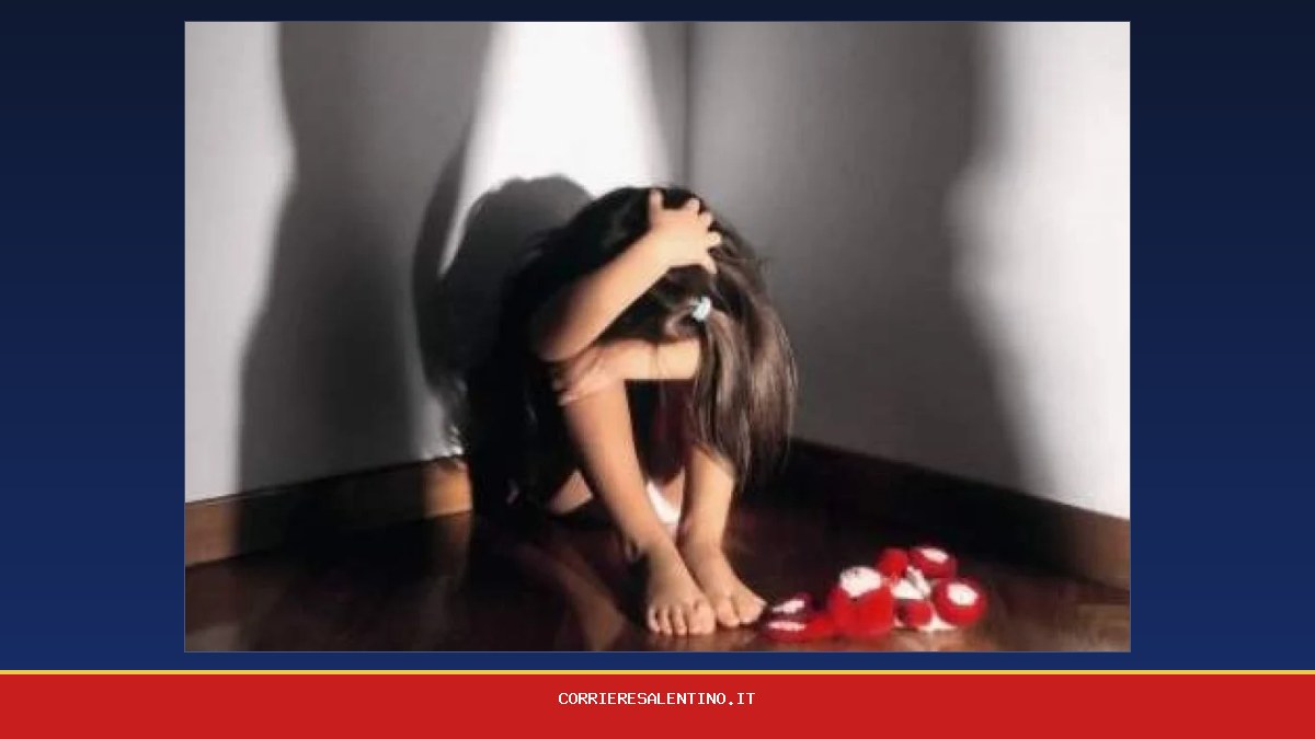 Una 17enne e sua sorella di 6 anni sono state trovate sole da carabinieri dopo essere state maltrattate da madre
