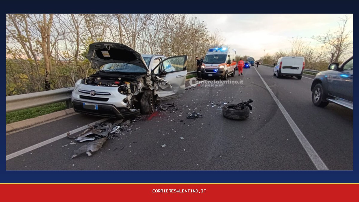Violento scontro frontale tra due auto sulla Statale 274, diversi i ...